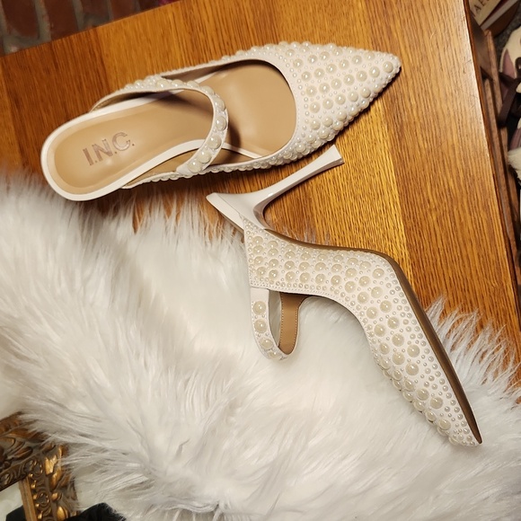 INC International Concepts Pumps - Picture 3 of 7